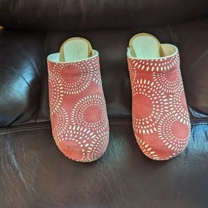 Sanita clogs